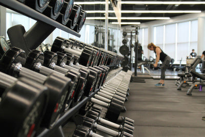 Sarcopenia: La Enfermedad Silenciosa Que Empieza a los 30 (Y Cómo la Ciencia Dice Que la Detienes)