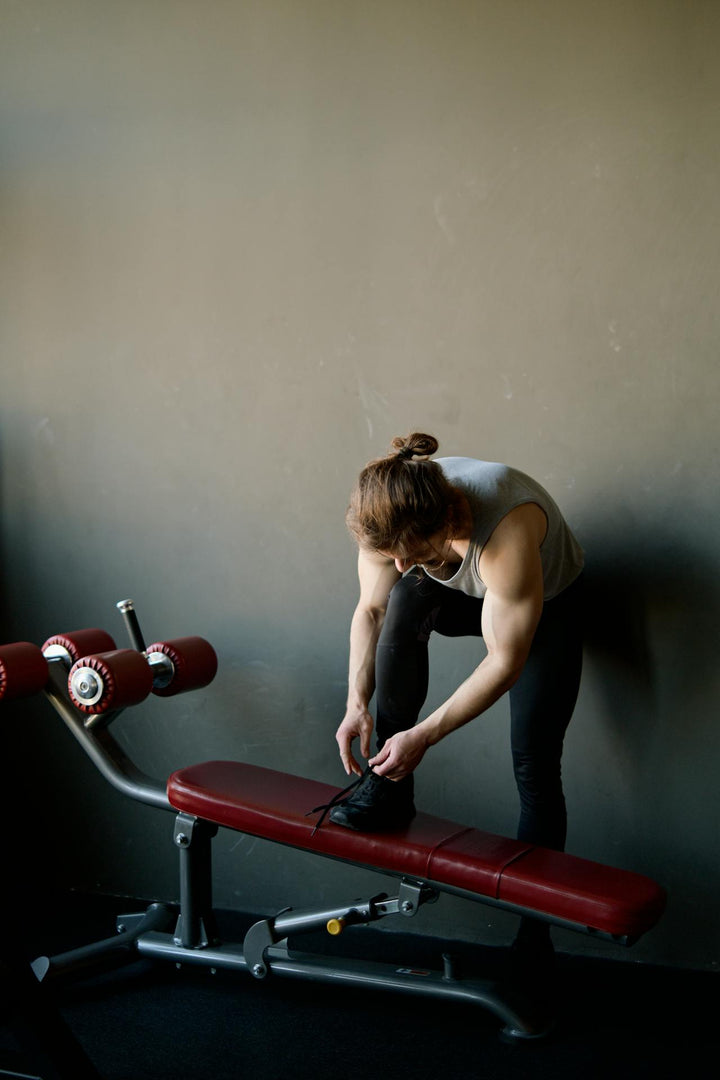 Mujer entrenando con volumen