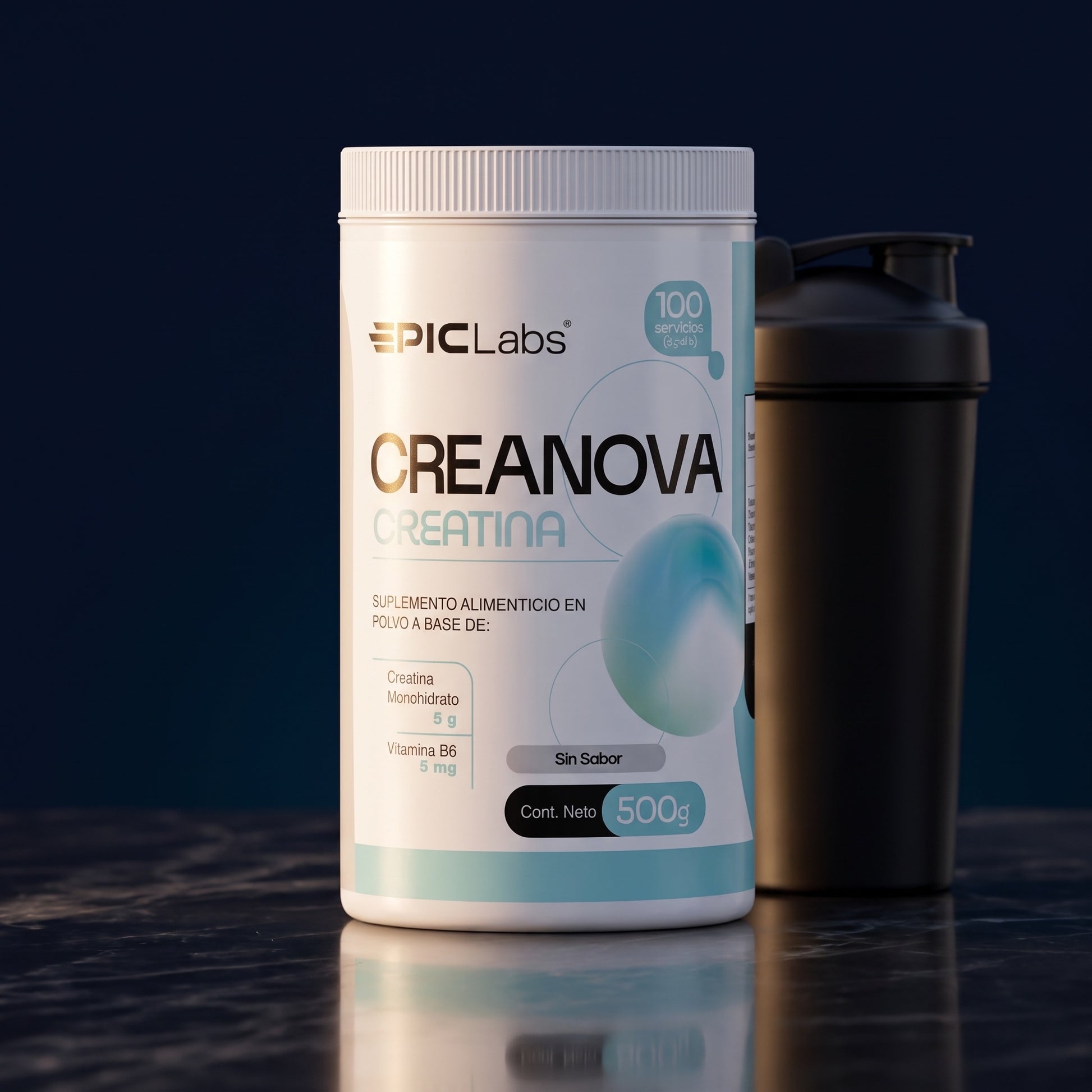 Bote de CREANOVA creatina junto a un shaker negro sobre superficie de marmol oscuro